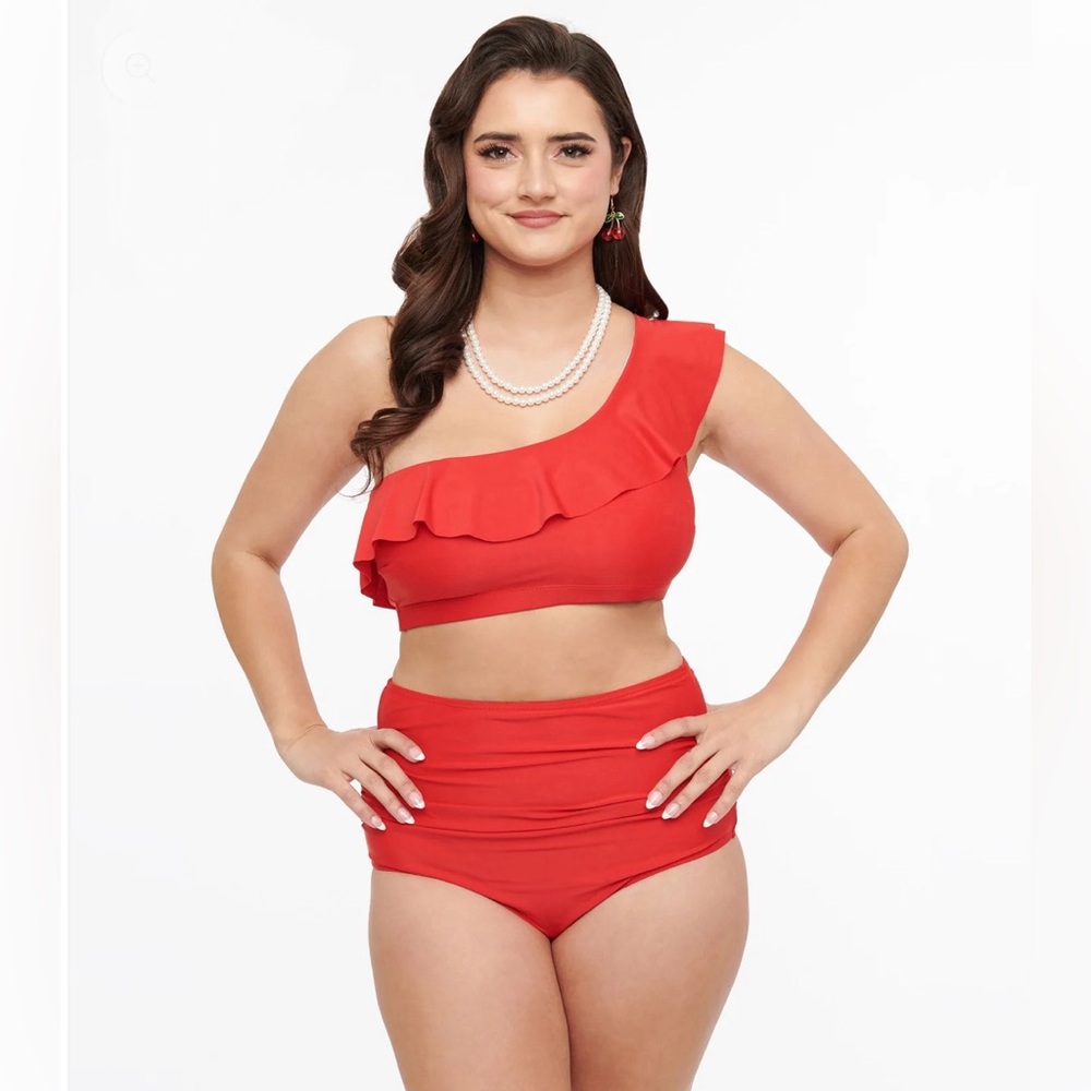 ❣️3 for $25 🛍️ NWT flirty, red retro bikini from Unique Vintage Size L